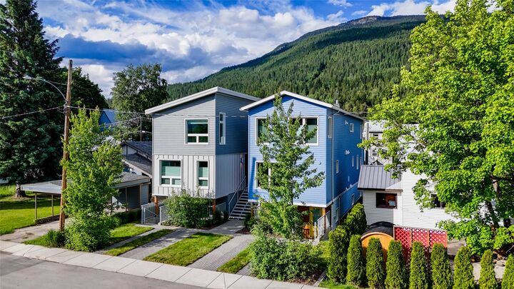 Property Photo: 410 Fourth Street W BC V0E 2S0