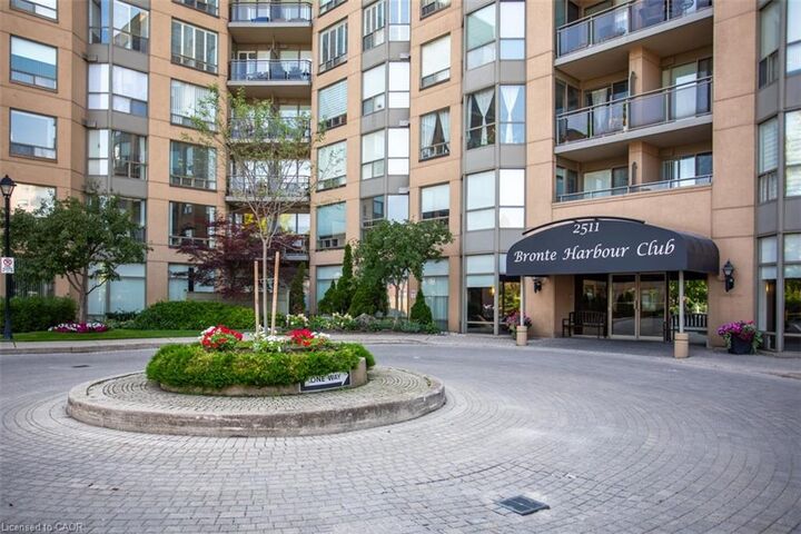 Property Photo:  2511 Lakeshore Road W 718  ON L6L 6L9 