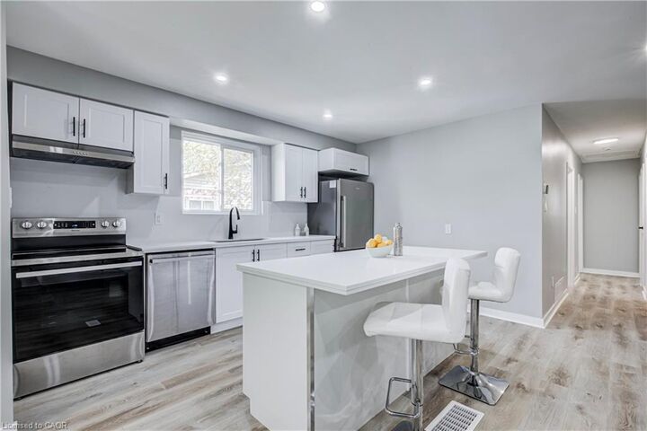 Property Photo:  2367 Middlesmoor Crescent  ON L7P 3X4 