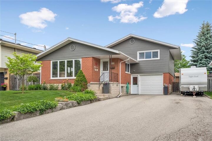 Property Photo:  552 Greenbrook Drive  ON N2M 4K6 