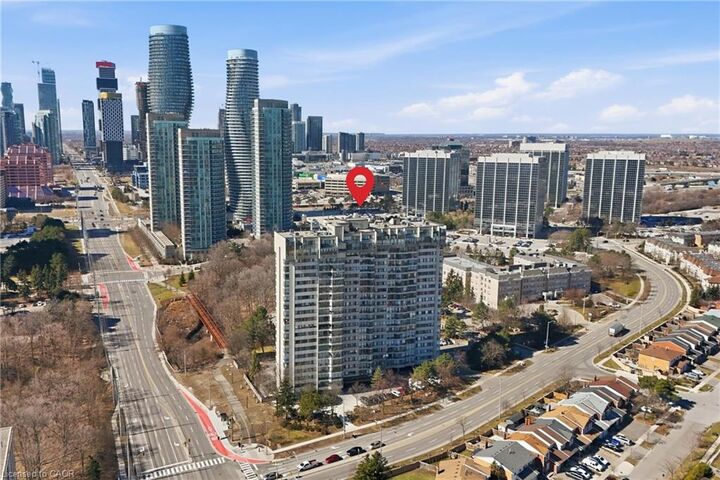Property Photo:  200 Robert Speck Parkway 808  ON L4Z 1S3 