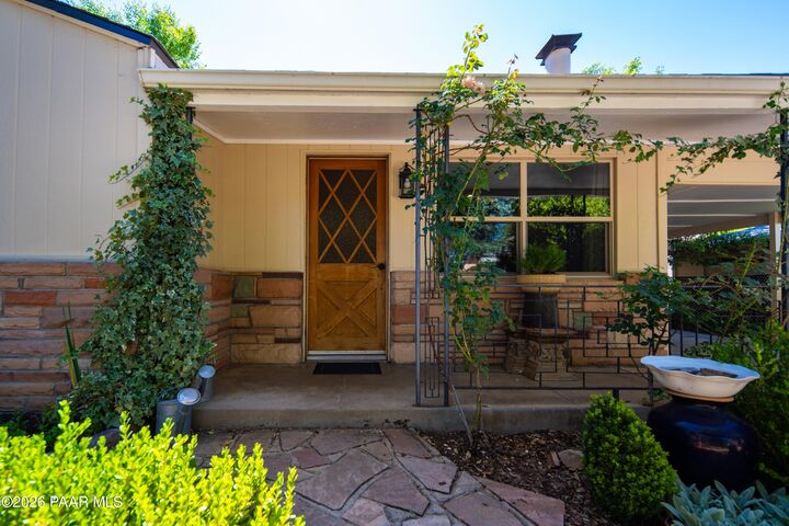 Property Photo: 322 N Washington Avenue AZ 86301