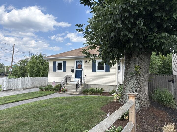 Property Photo:  353 Massasoit  RI 02914 