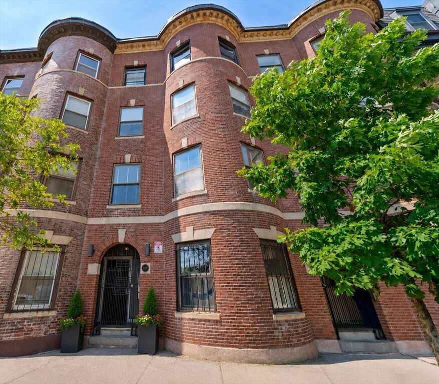 Property Photo:  881 Harrison Ave 1  MA 02118 