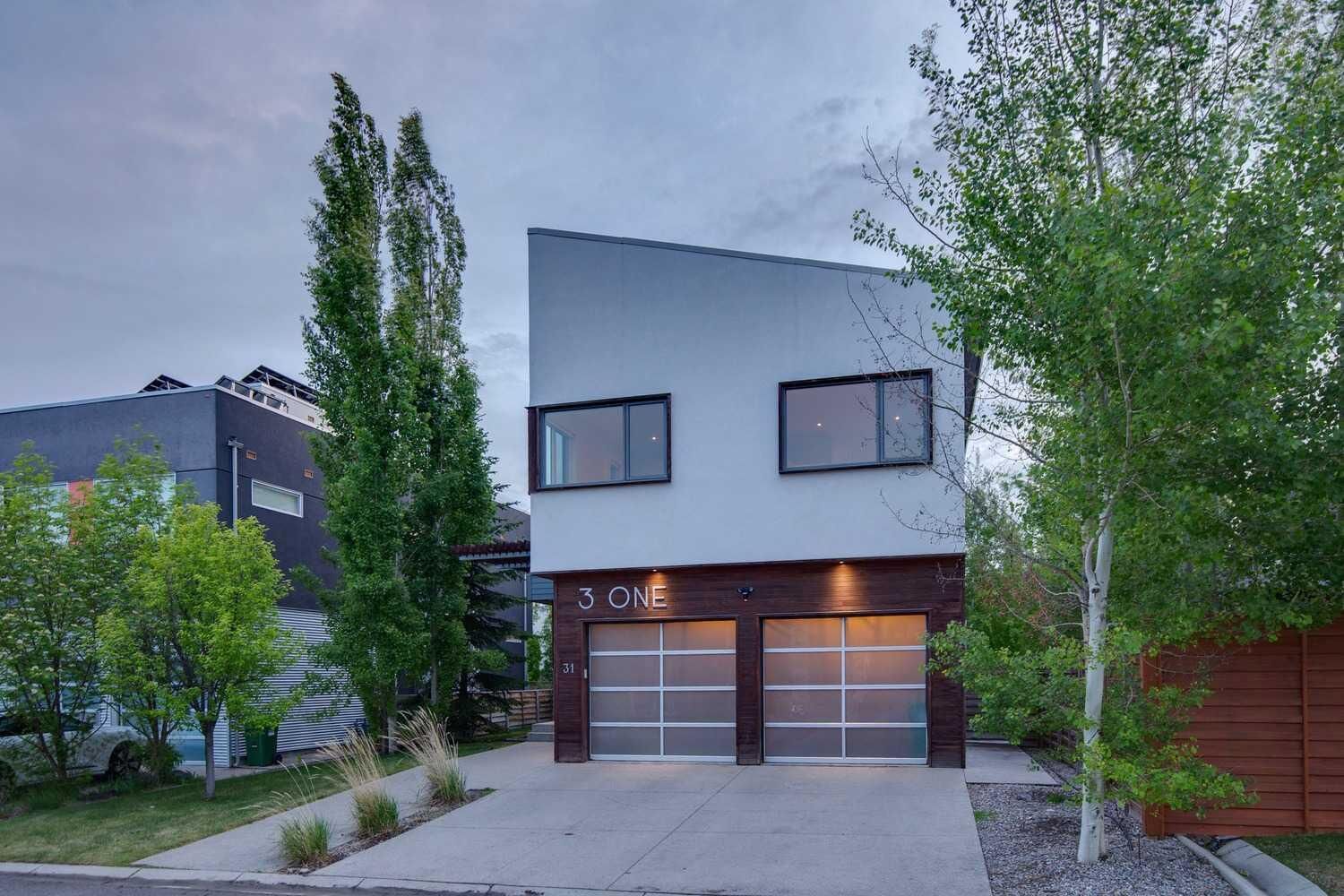 Property Photo: 31 Wexford Way SW AB T3H 0H1