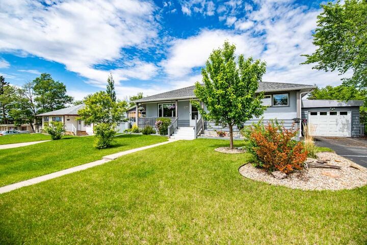 Property Photo:  5024 43 Street  AB T4G 1K2 