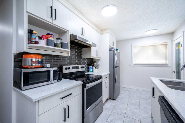 Property Photo: 72 Faldale Close NE AB T3J 1V9