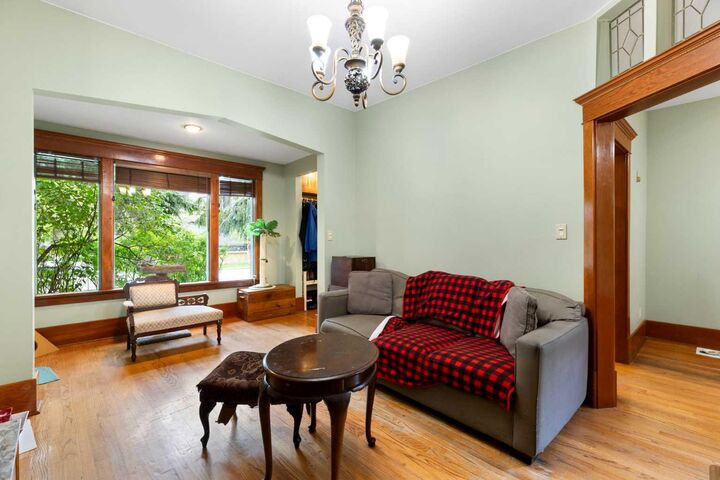 Property Photo:  508 10 Avenue NE  AB T2E 0X6 