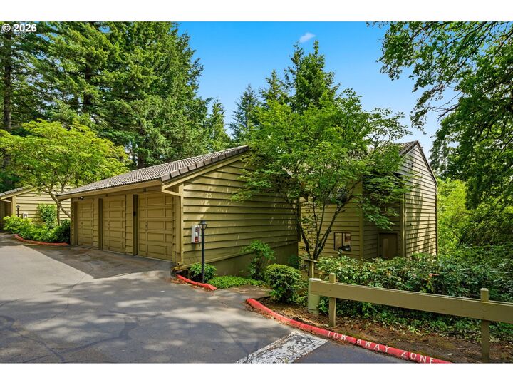 Property Photo: 358 Cervantes Cir OR 97035