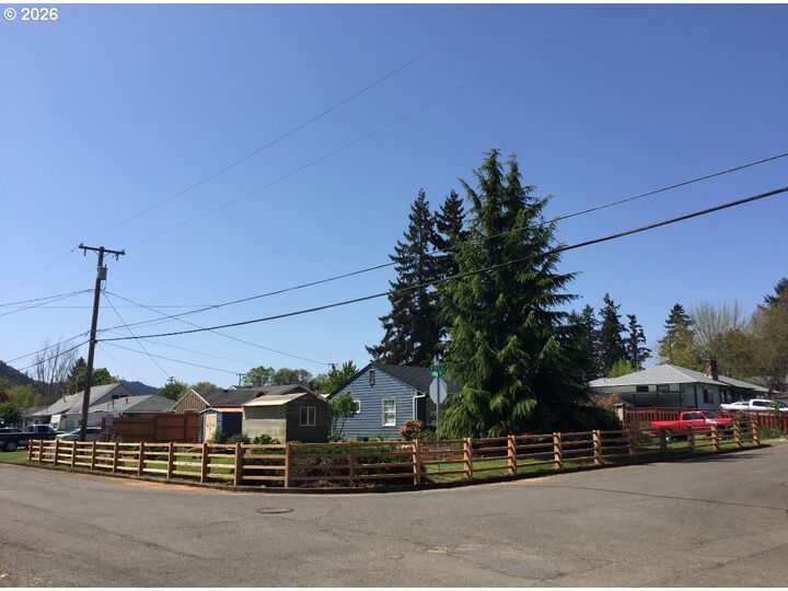 Property Photo: 10 SW Peach Ln OR 97496