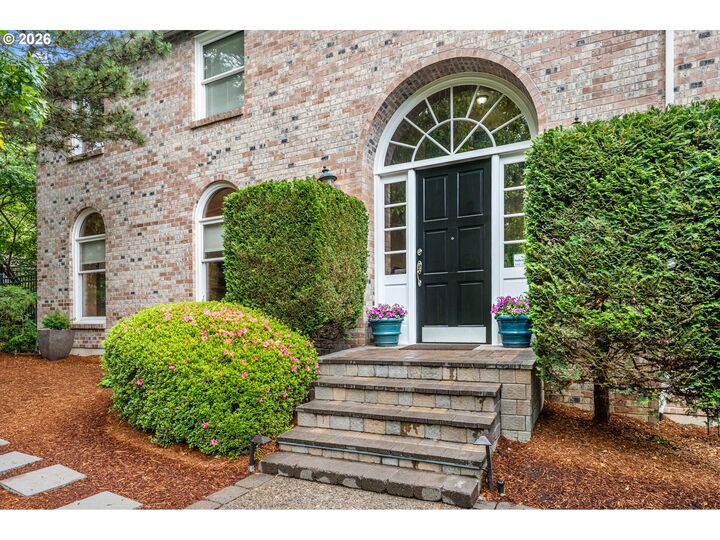 Property Photo:  2525 Bree Ct  OR 97034 