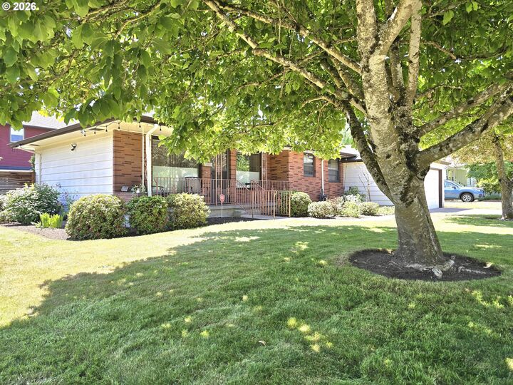 Property Photo: 4832 SE Raymond St OR 97206