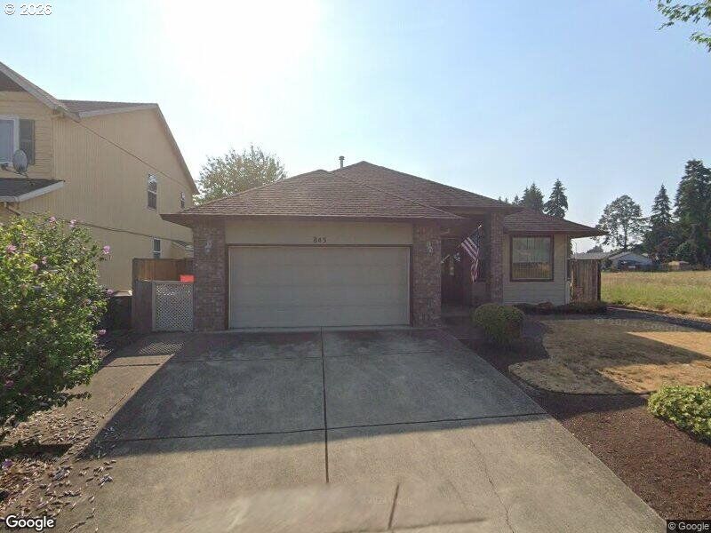 Property Photo:  843 SE 43rd Ave  OR 97123 