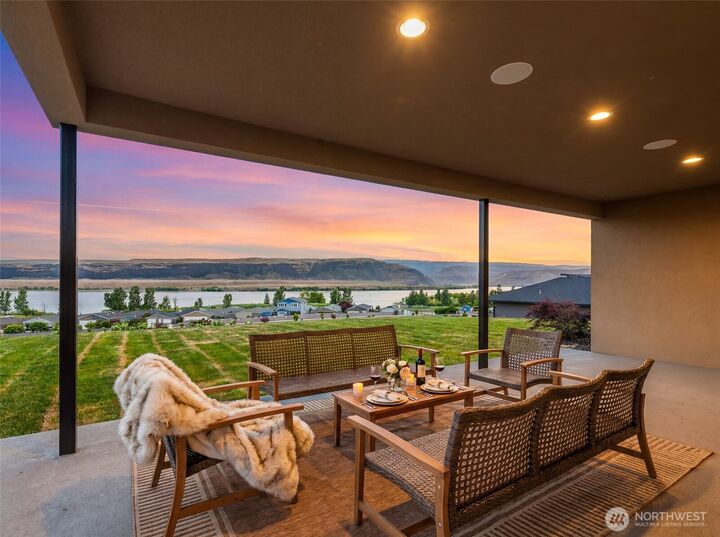 Property Photo:  9072 NW Trellis Lane  WA 98848 