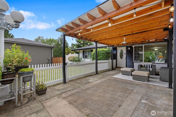 Property Photo: 7624 141st Avenue NE WA 98052