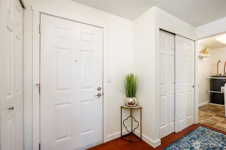 Property Photo: 9255 Greenwood Avenue N 31 WA 98103