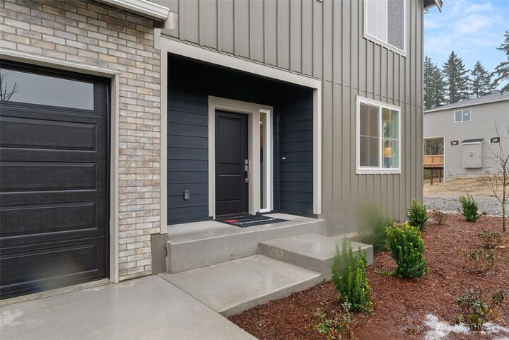 Property Photo:  3301  219th Avenue E  WA 98391 