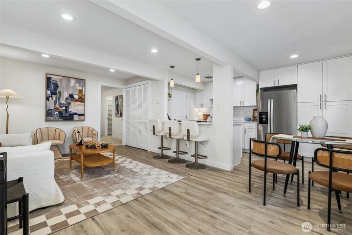 Property Photo:  4050 W Lake Sammamish Pkwy  NE 103  WA 98052 