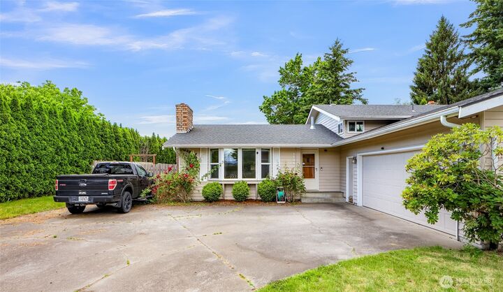 Property Photo: 1101 N Garden Way WA 98264