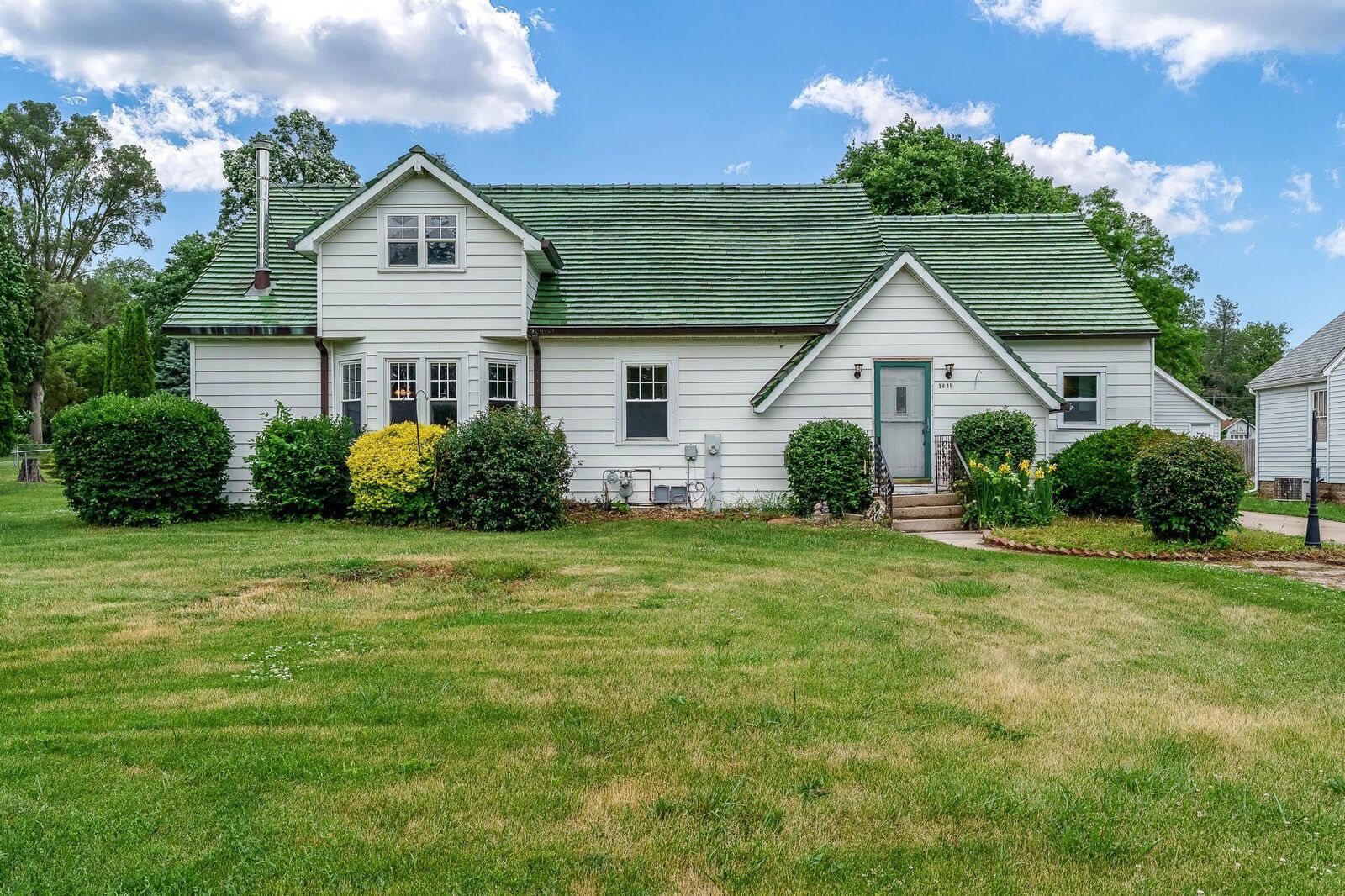 Property Photo: 1611 Michigan Avenue IL 61102