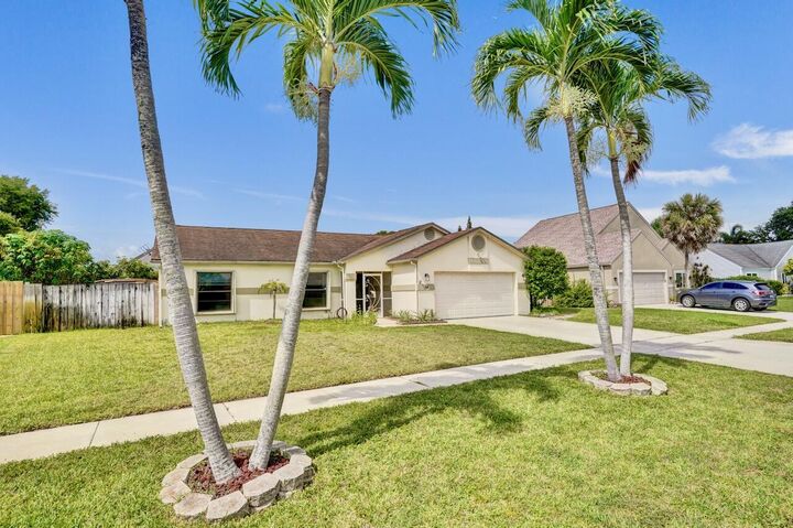 Property Photo: 54 Cedar Circle FL 33436