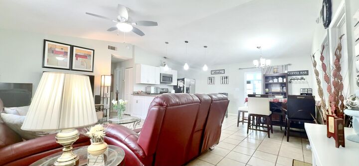 Property Photo: 617 NW Thuringer St Street NW FL 32907