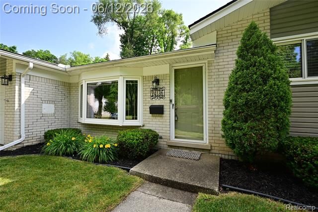 Property Photo: 24136 Twin Valley Court MI 48336