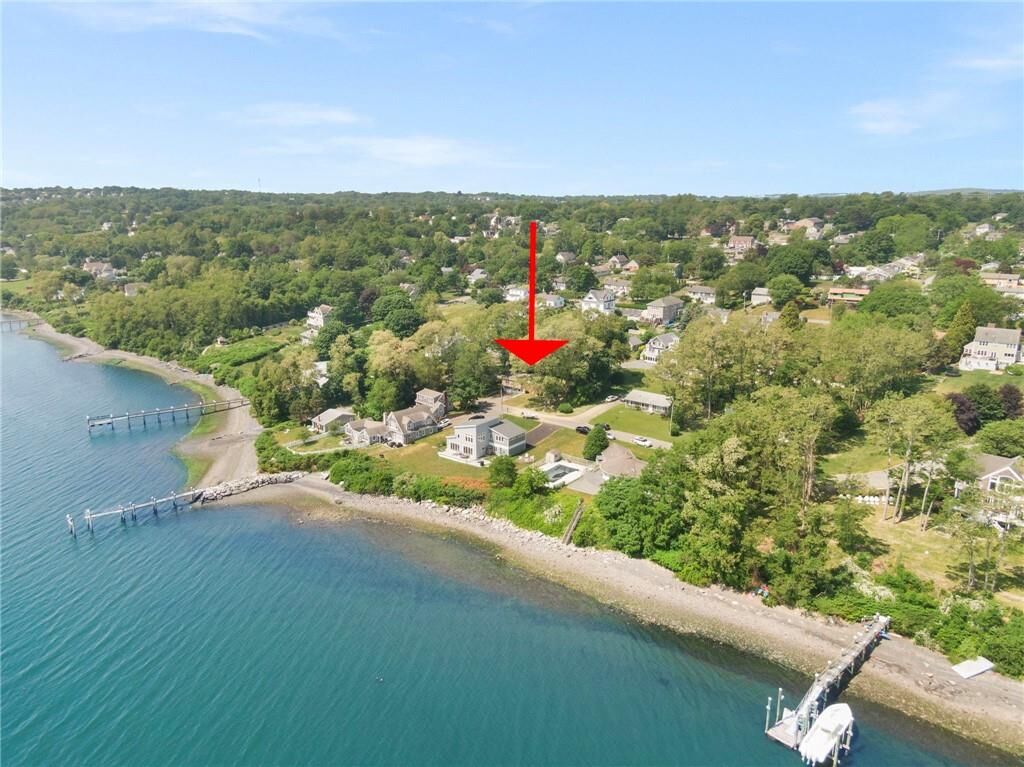 Property Photo:  10 Johnnycake Lane  RI 02871 
