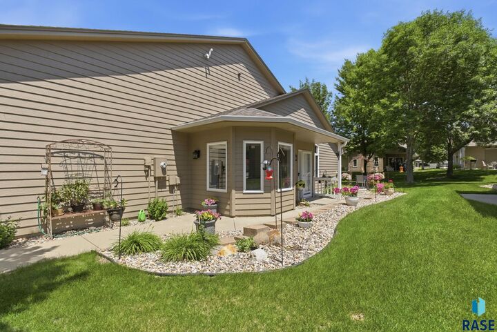Property Photo:  7214 S Witzke Pl  SD 57108 