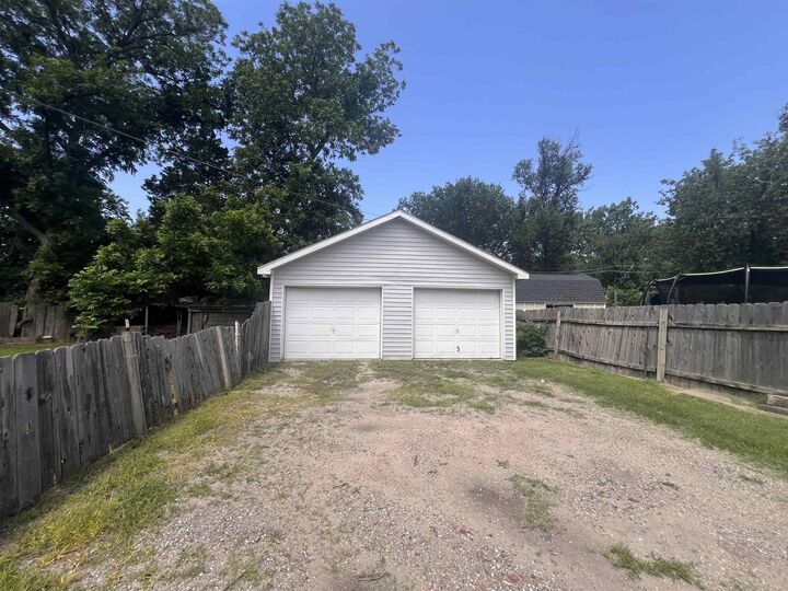 Property Photo: 615 N Custer KS 67203