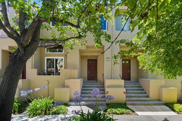 Property Photo:  46 Commons Lane  CA 94404 