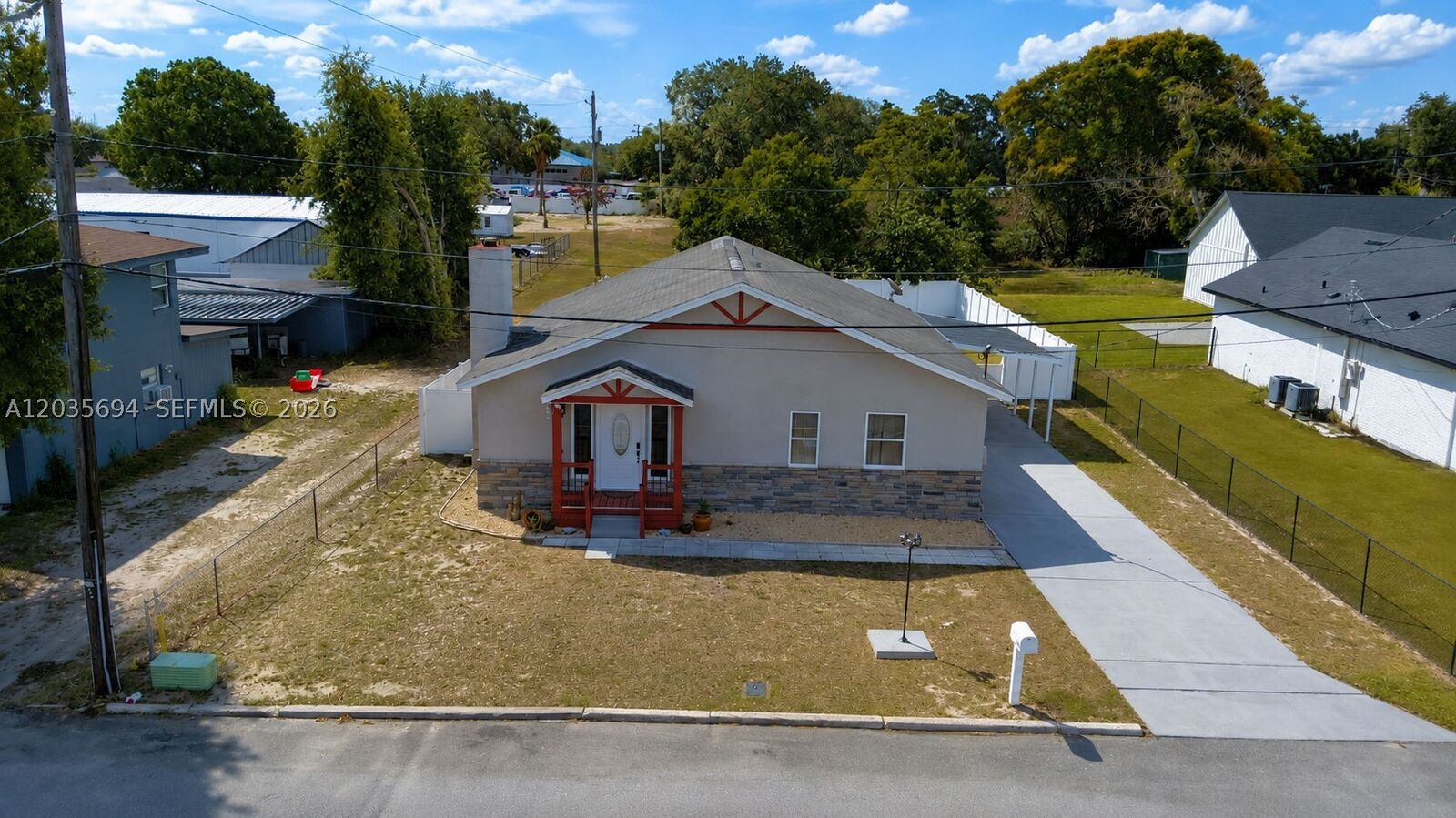 Property Photo: 208 Center Street FL 33823