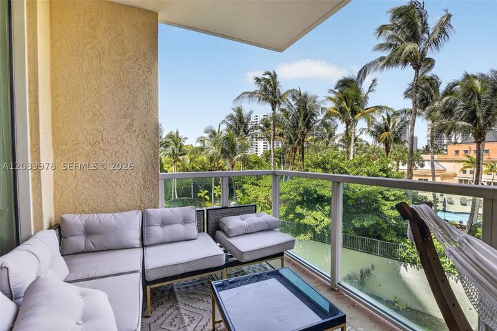 Property Photo: 3340 NE 190th St 402 FL 33180