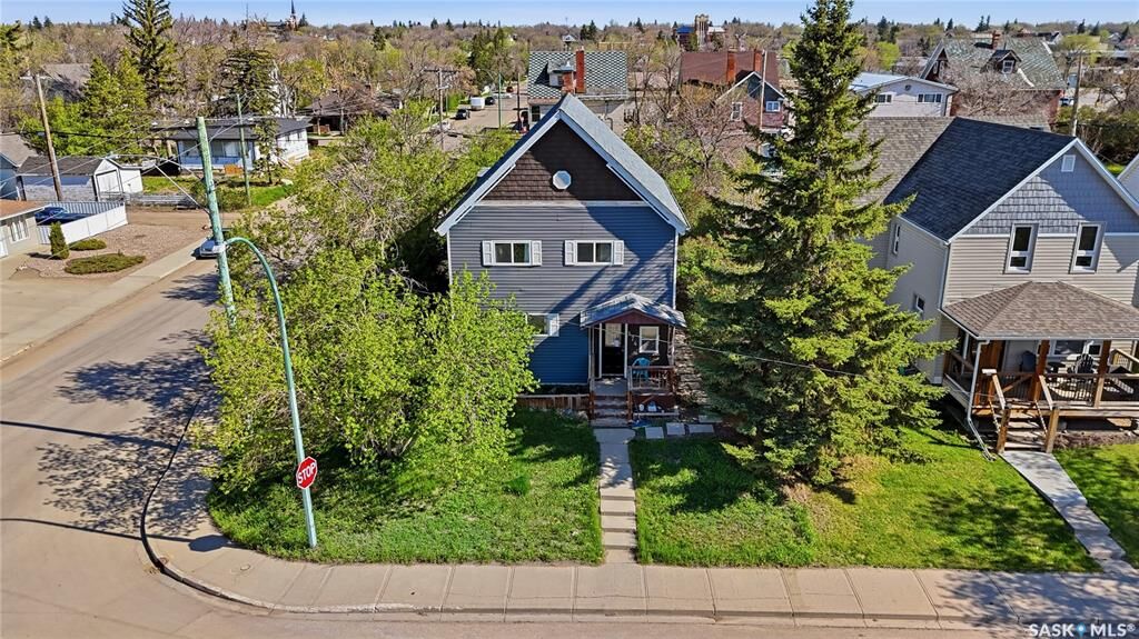 Property Photo: 174 Ominica Street W SK S6H 1X2