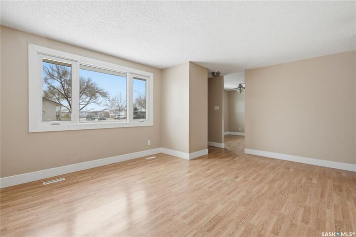 Property Photo: 94 Lloyd Crescent SK S4R 6C1