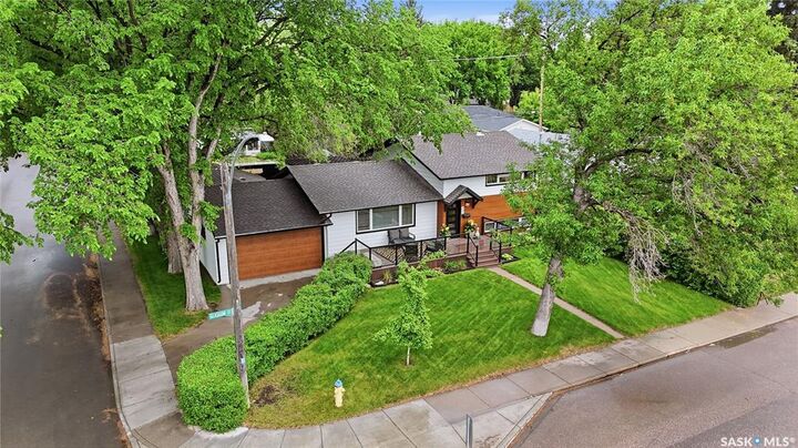 Property Photo:  901 Glasgow Street  SK S7J 0N9 