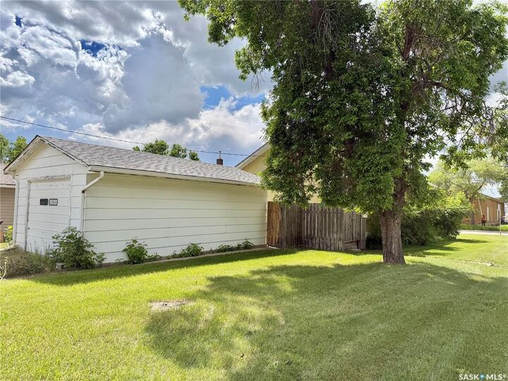 Property Photo: 175 5th Avenue NW SK S9H 0W3