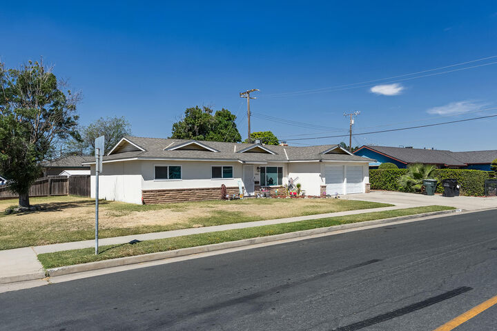 Property Photo: 1306 Elaine Drive CA 93230