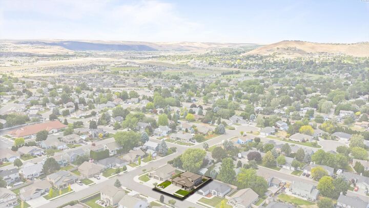 Property Photo: 931 N Oklahoma Street WA 99336