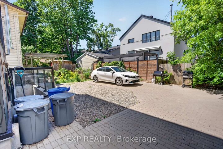 Property Photo: 273 Duncairn Avenue ON K1Z 7H1
