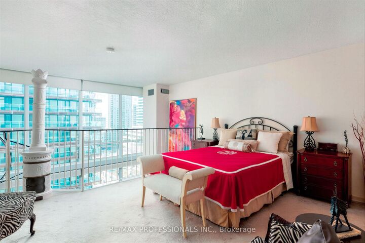Property Photo: 25 Maitland Street 1506 ON M4Y 2W1