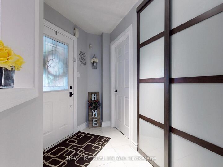 Property Photo: 5380 Floral Hill Crescent ON L5V 1V3