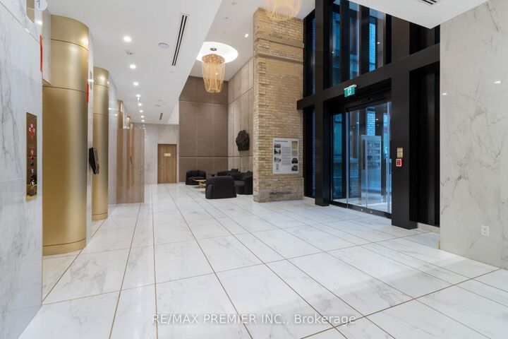 Property Photo: 634 Church Street 2505 ON M4Y 0G9