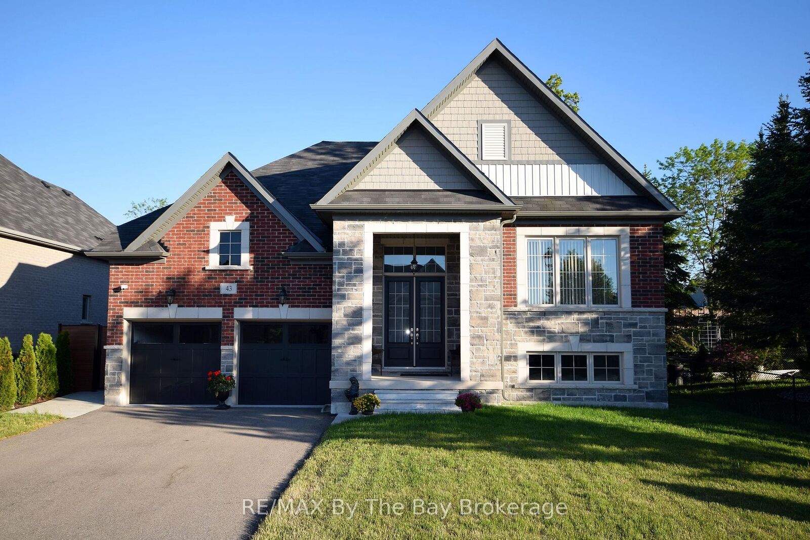 Property Photo: 43 Fawndale Crescent ON L9Z 2N2