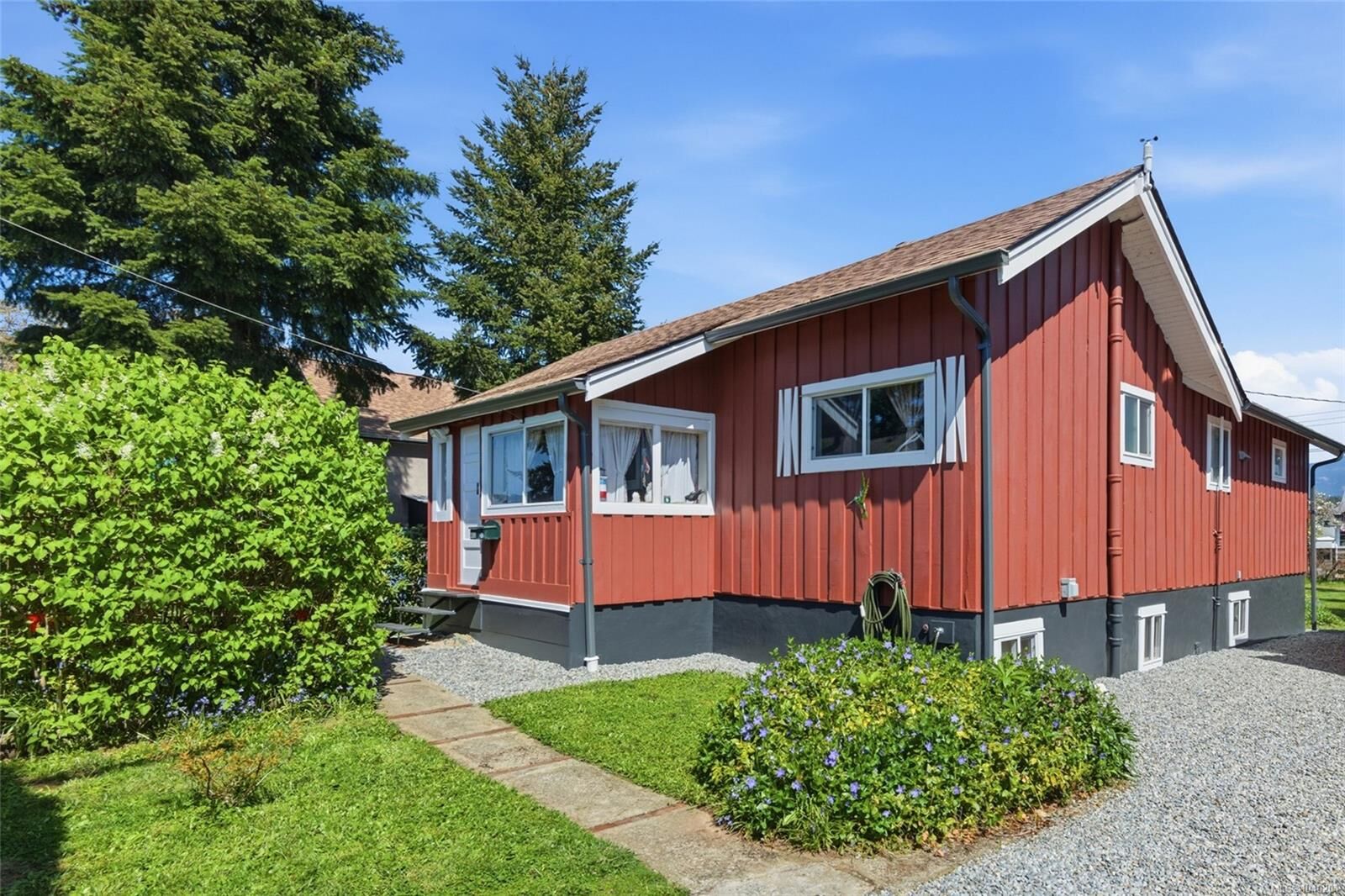 Property Photo: 2861 8th Ave BC V9Y 2K6