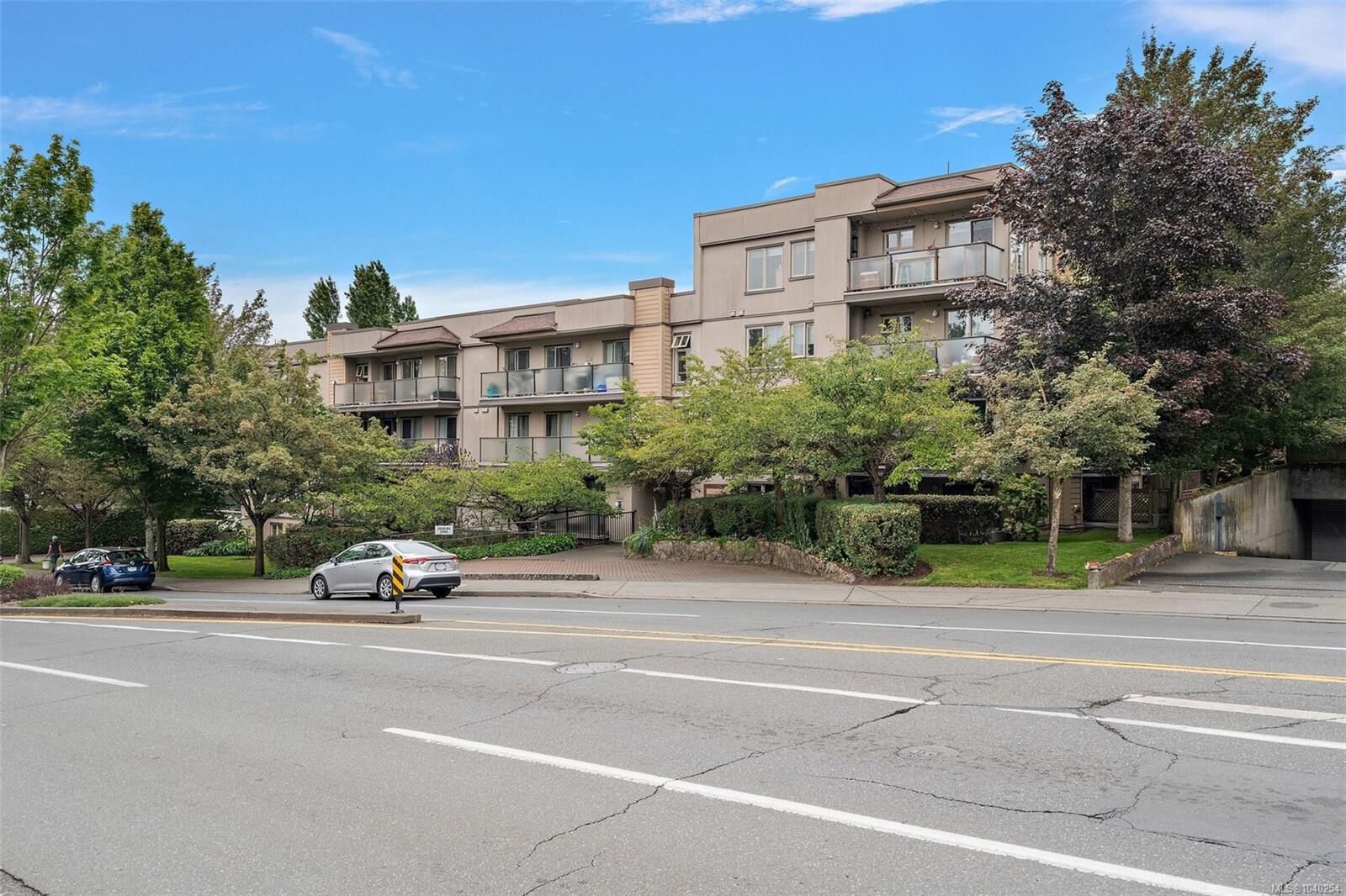 Property Photo: 2527 Quadra St #206 BC V8T 4E1