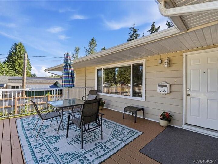 Property Photo: 2128 Thomas Park Dr BC V9X 1K2
