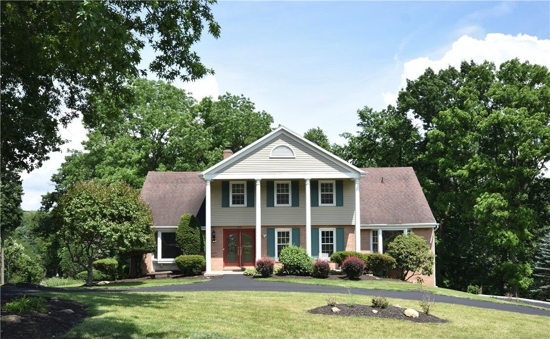 Property Photo:  1733 Hathaway Ln  PA 15241 