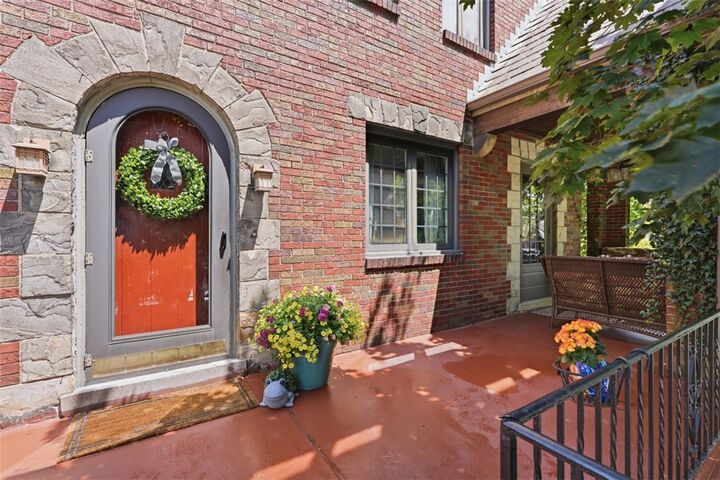 Property Photo: 814 Washington Dr PA 15229