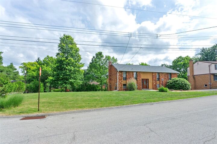 Property Photo: 101 Teton Dr PA 15239